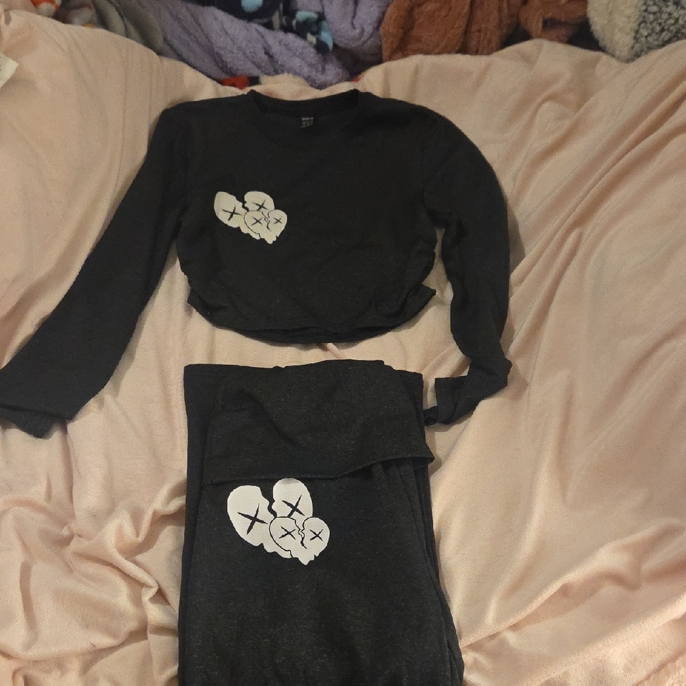 SHEIN Black Two-Piece Set with White Heart Design